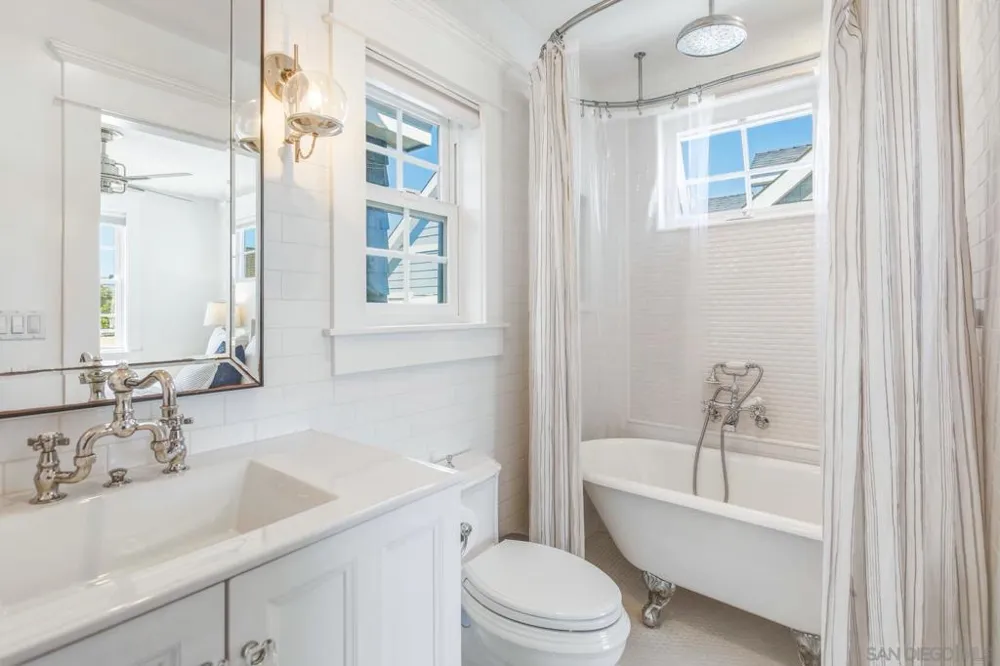 953 E Ave Coronado, CA 92118