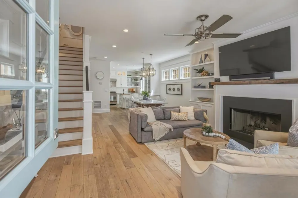 953 E Ave Coronado, CA 92118