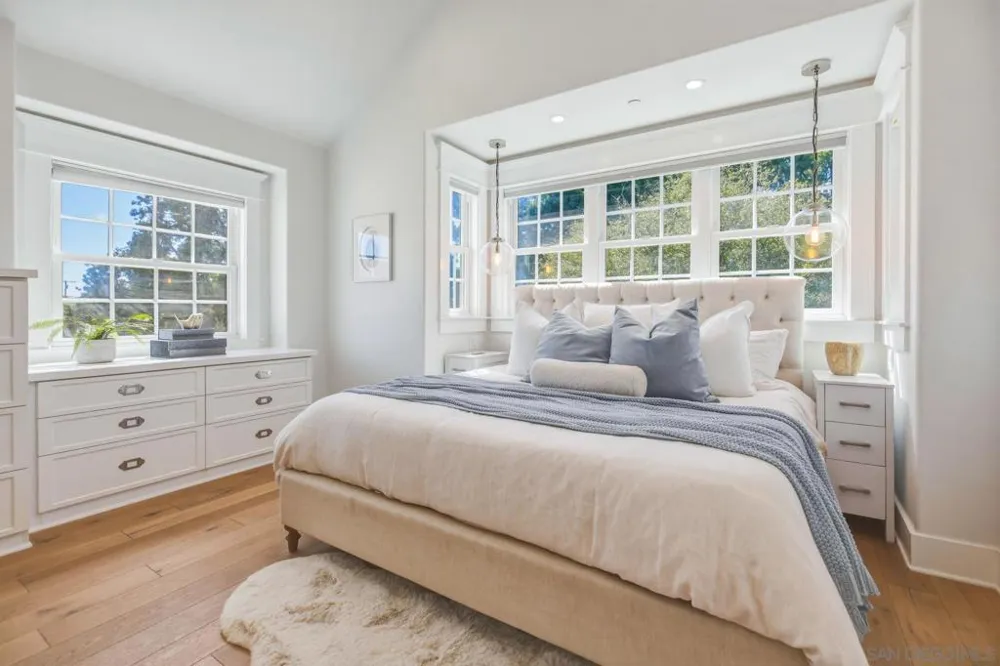 953 E Ave Coronado, CA 92118