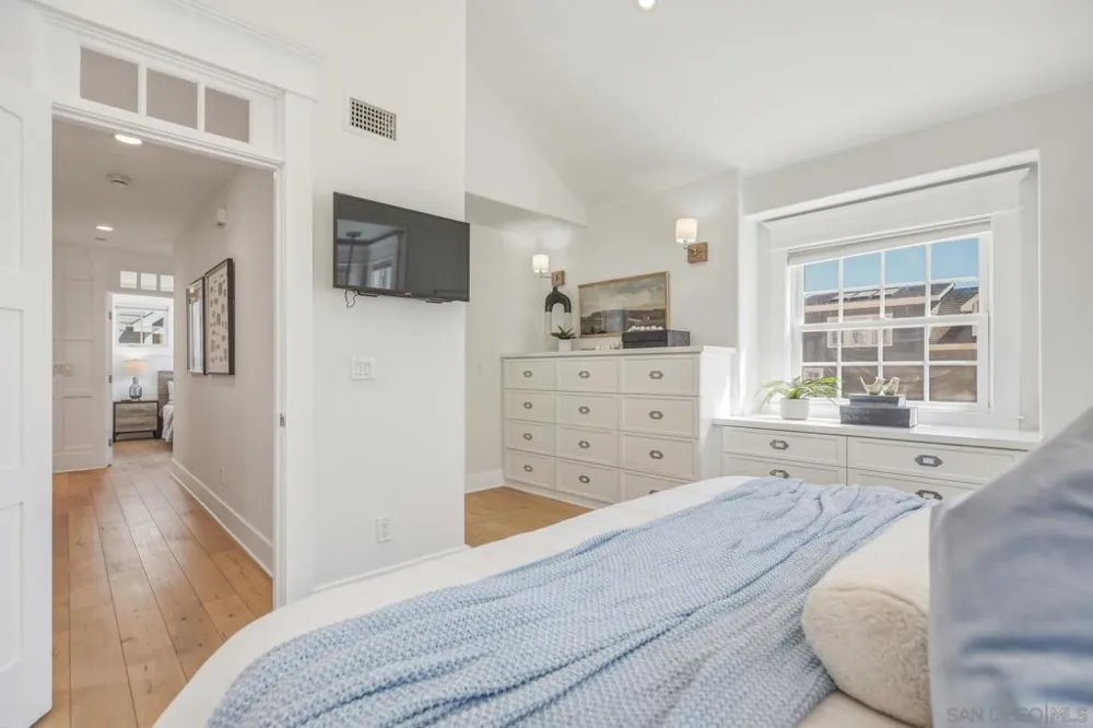 953 E Ave Coronado, CA 92118