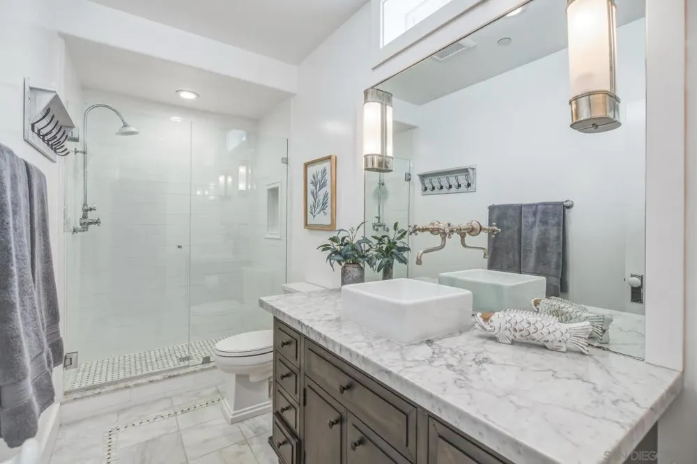 953 E Ave Coronado, CA 92118