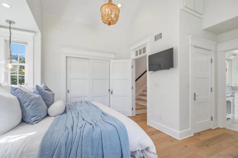 953 E Ave Coronado, CA 92118