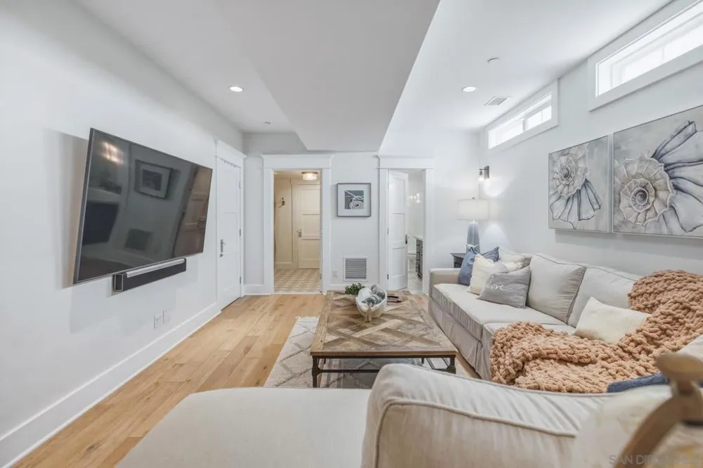 953 E Ave Coronado, CA 92118