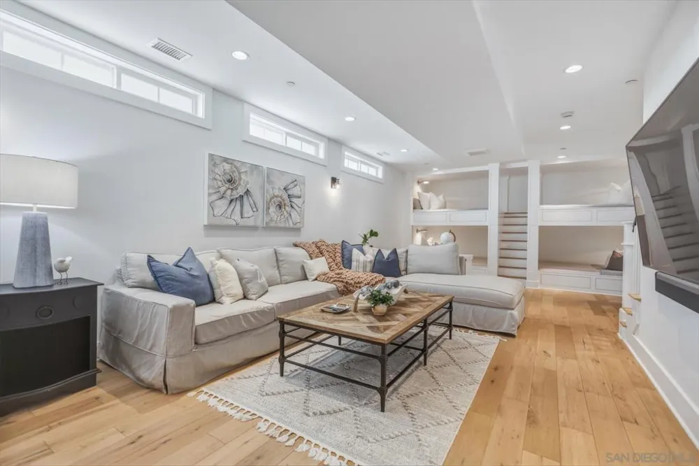 953 E Ave Coronado, CA 92118