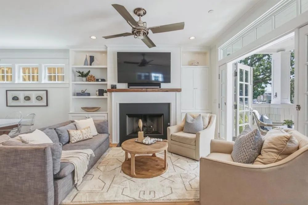 953 E Ave Coronado, CA 92118