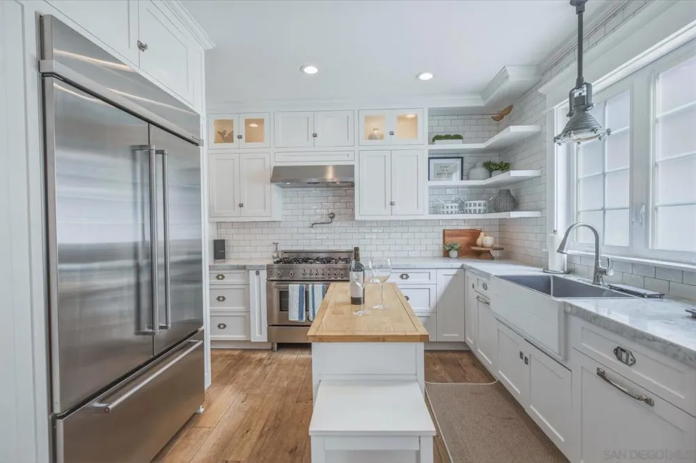 953 E Ave Coronado, CA 92118