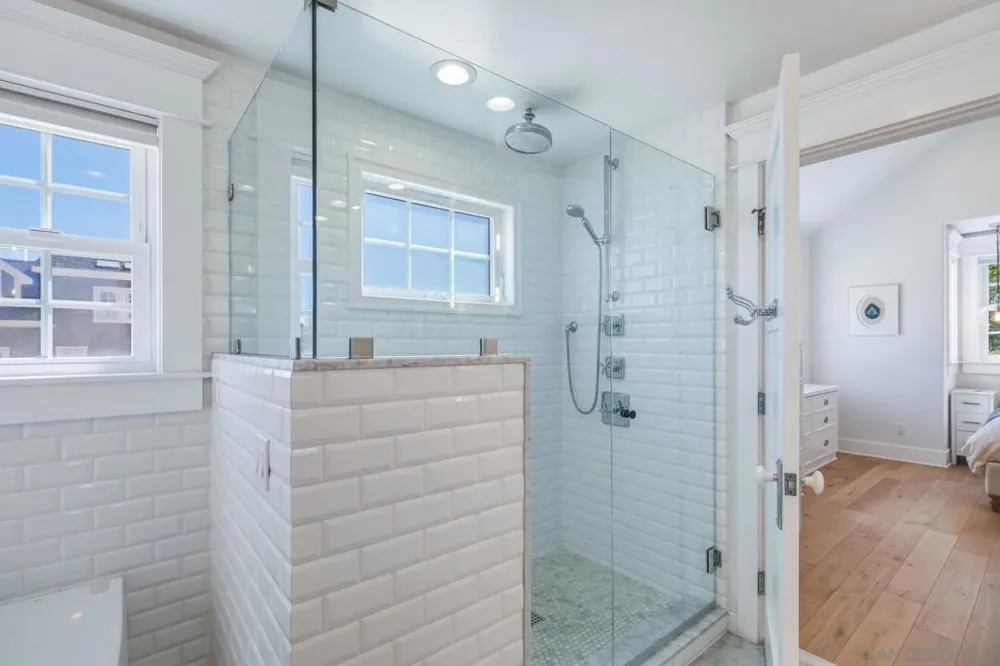 953 E Ave Coronado, CA 92118