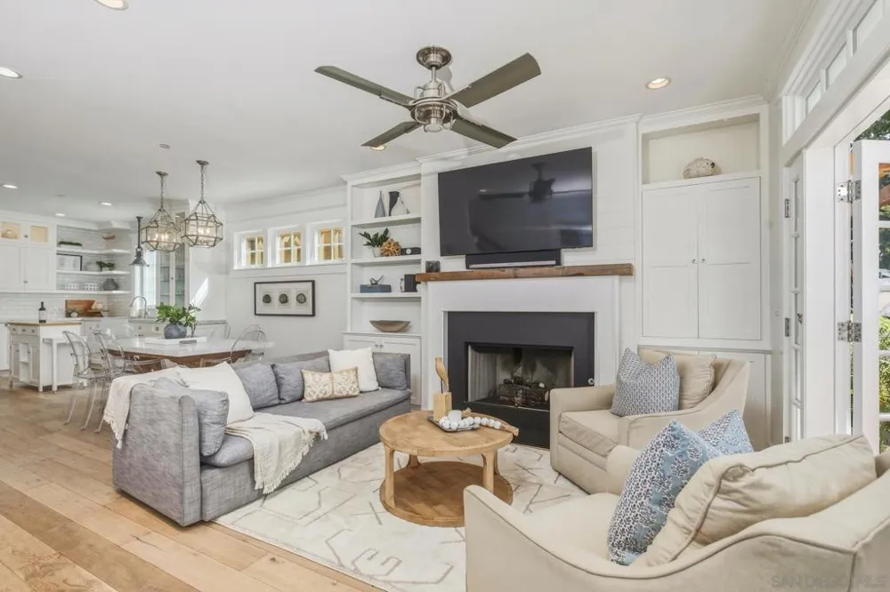 953 E Ave Coronado, CA 92118