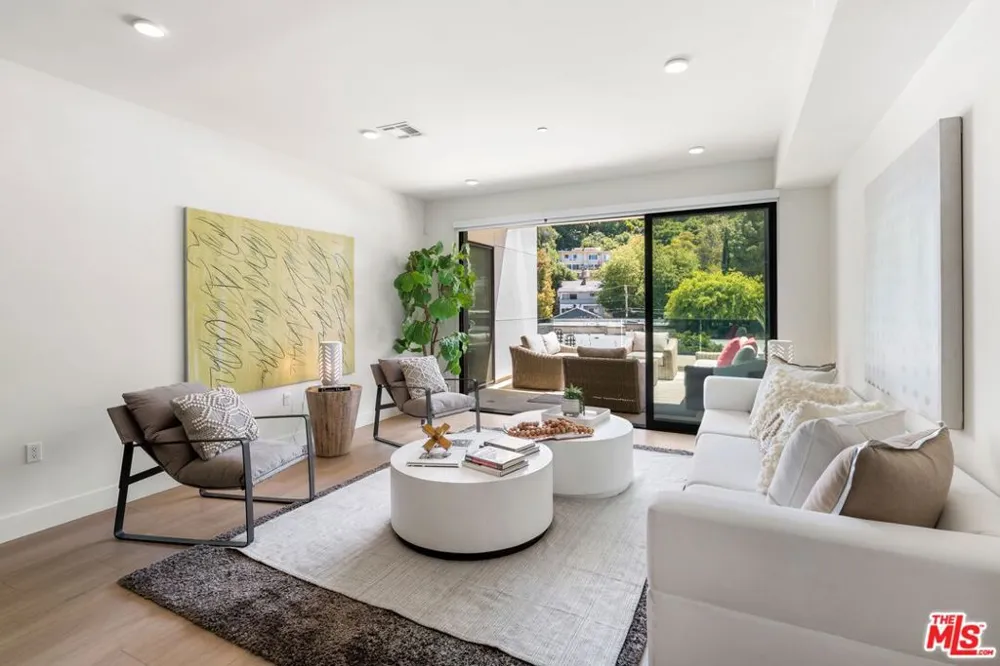 3651 Regal Place #201 Los Angeles, CA 90068