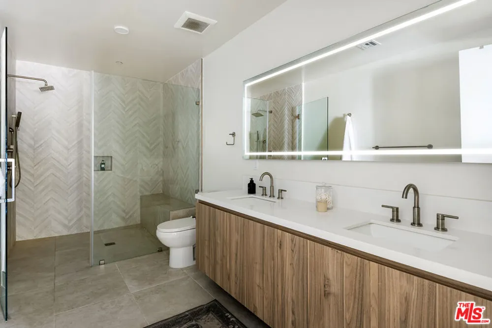 3651 Regal Place #201 Los Angeles, CA 90068