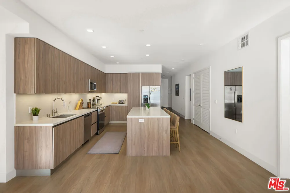 3651 Regal Place #201 Los Angeles, CA 90068