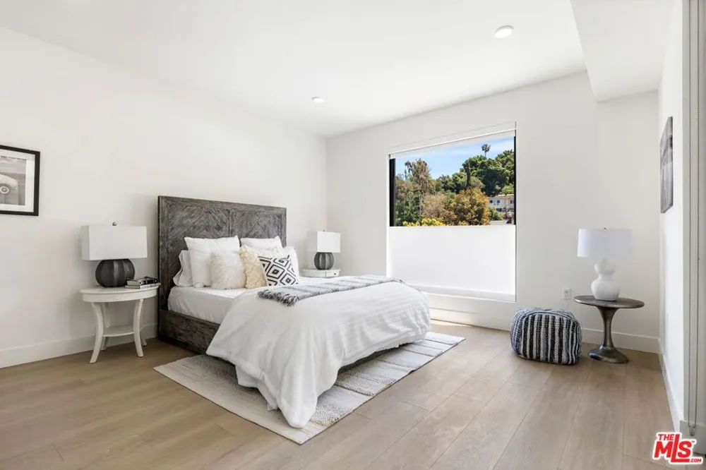 3651 Regal Place #201 Los Angeles, CA 90068