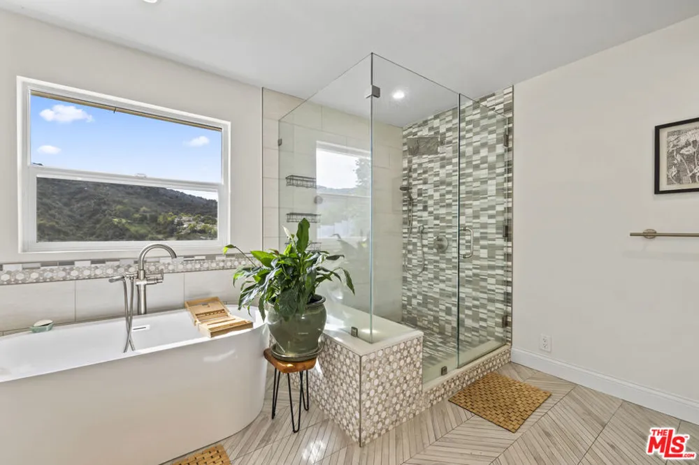 3804 Vista Linda Drive Encino, CA 91316