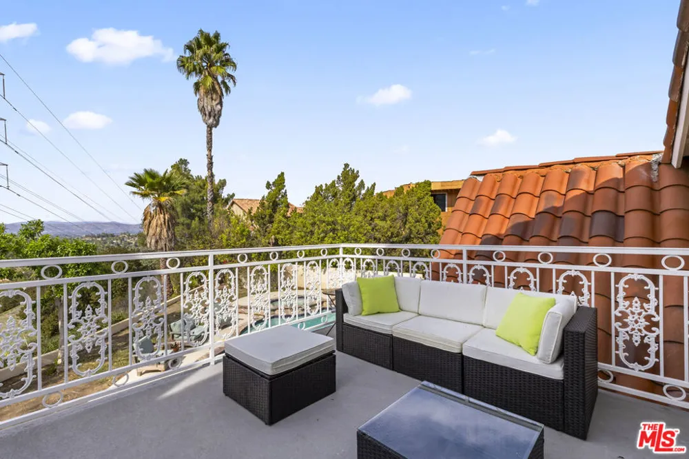3804 Vista Linda Drive Encino, CA 91316