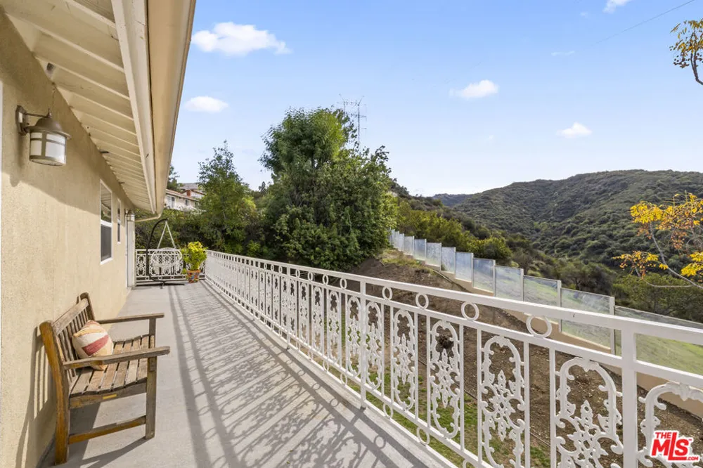 3804 Vista Linda Drive Encino, CA 91316