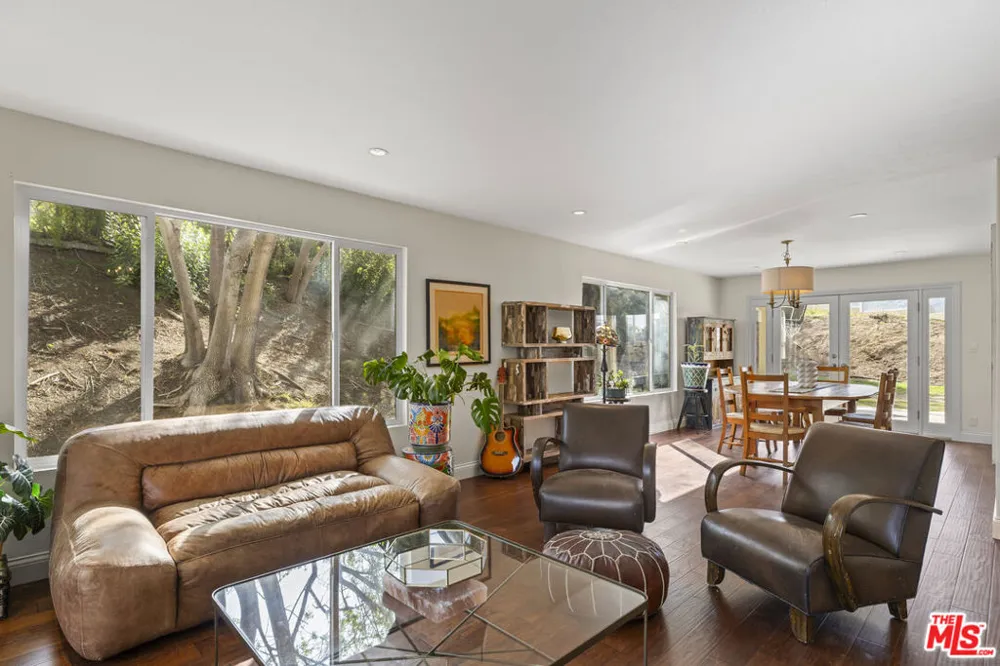 3804 Vista Linda Drive Encino, CA 91316