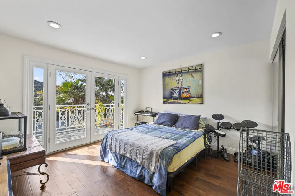 3804 Vista Linda Drive Encino, CA 91316