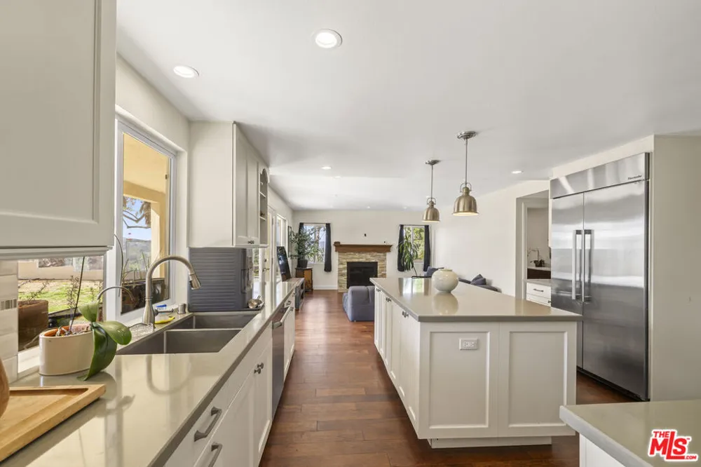3804 Vista Linda Drive Encino, CA 91316