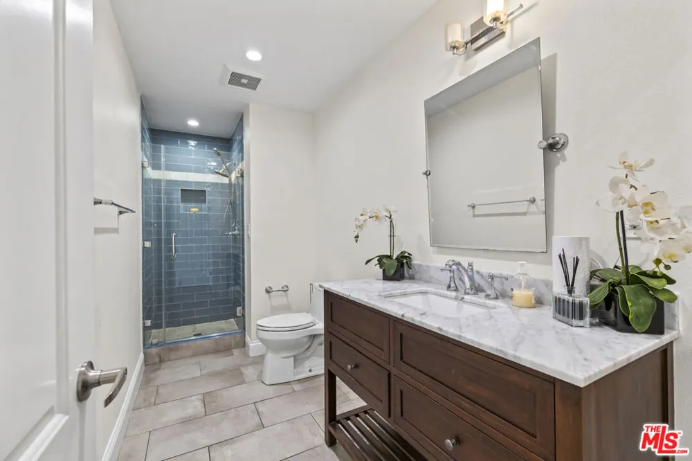 3804 Vista Linda Drive Encino, CA 91316