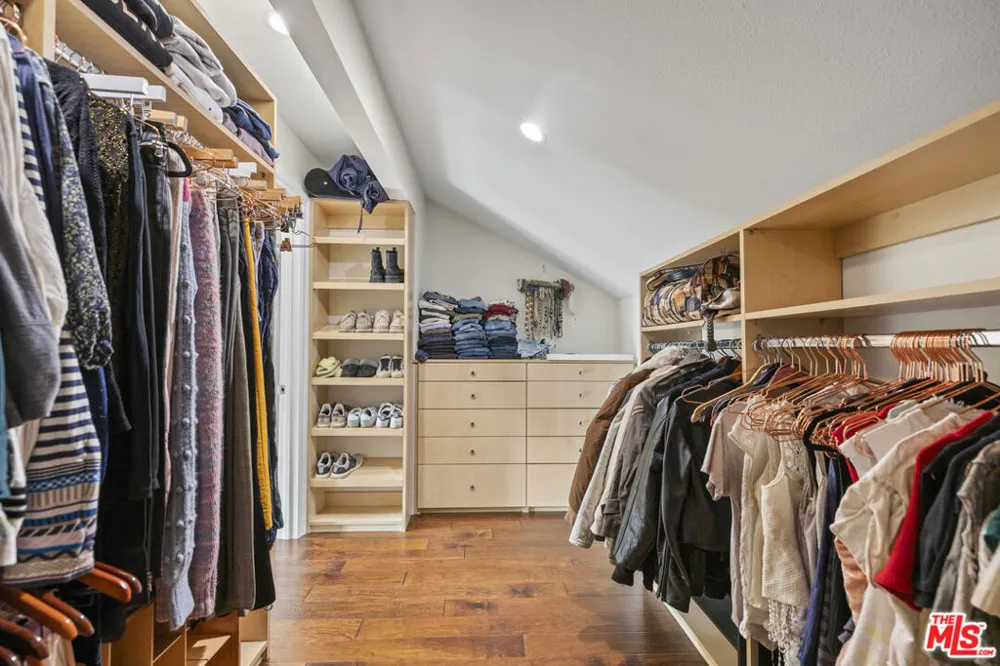 3804 Vista Linda Drive Encino, CA 91316
