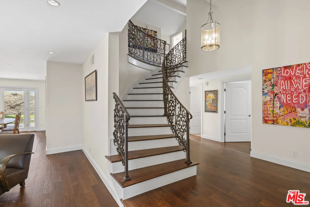 3804 Vista Linda Drive Encino, CA 91316
