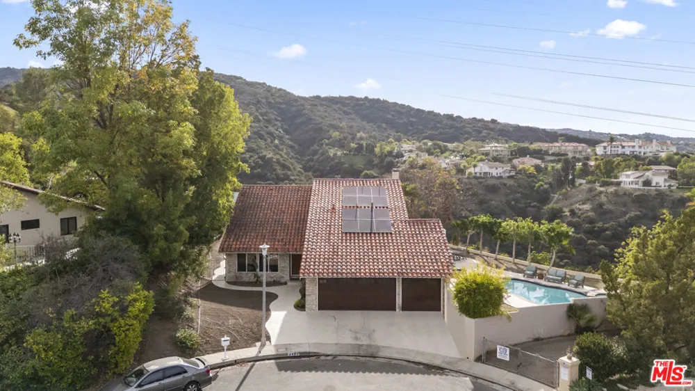 3804 Vista Linda Drive Encino, CA 91316