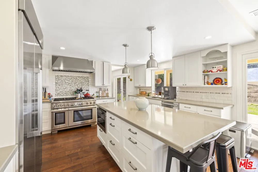 3804 Vista Linda Drive Encino, CA 91316