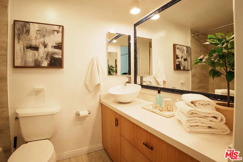 1110 Hacienda Place #207 West Hollywood, CA 90069