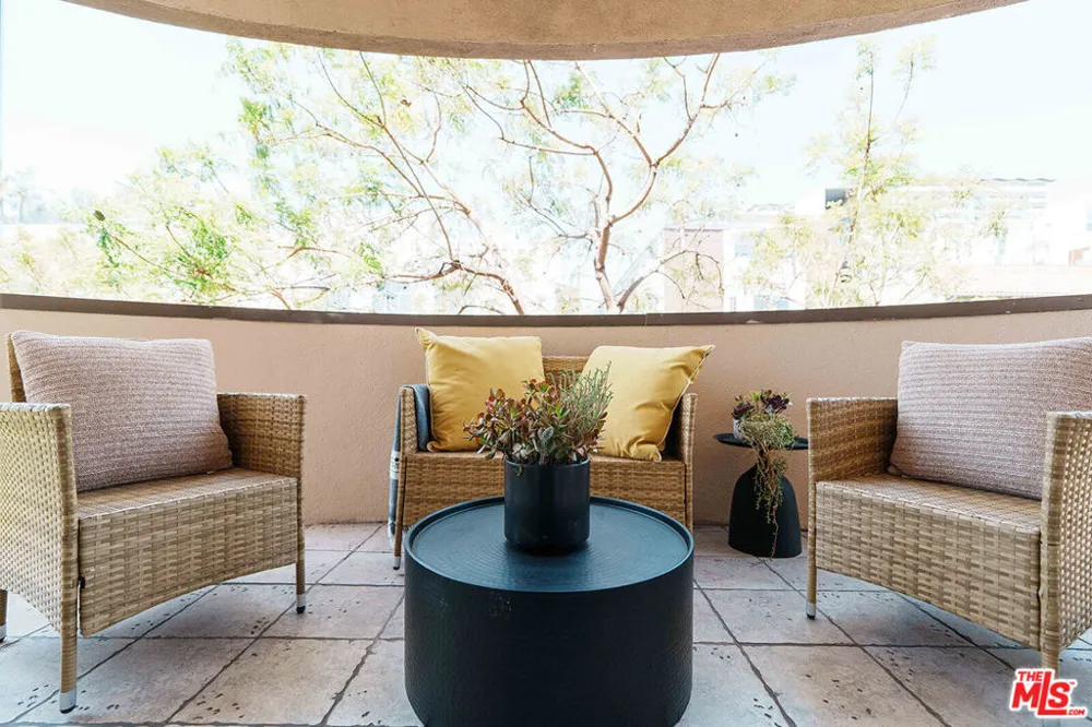 1110 Hacienda Place #207 West Hollywood, CA 90069