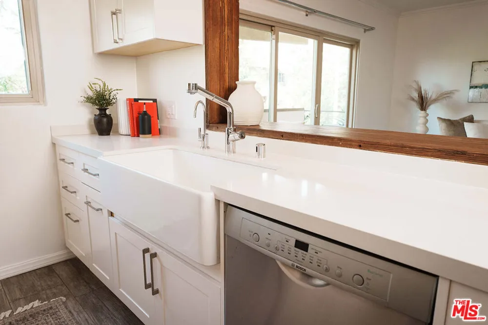 1110 Hacienda Place #207 West Hollywood, CA 90069