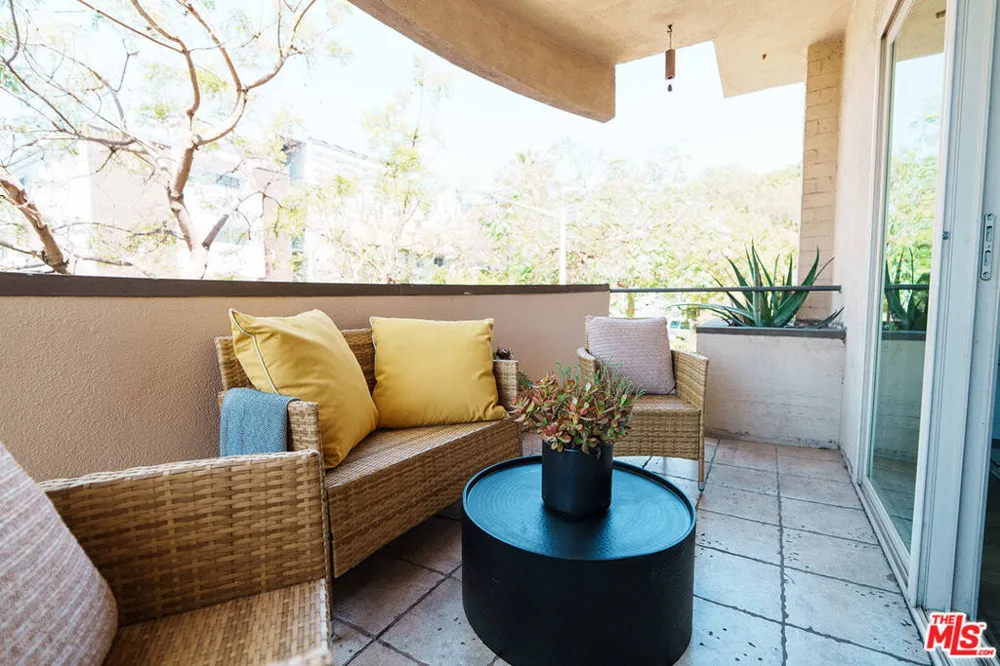 1110 Hacienda Place #207 West Hollywood, CA 90069