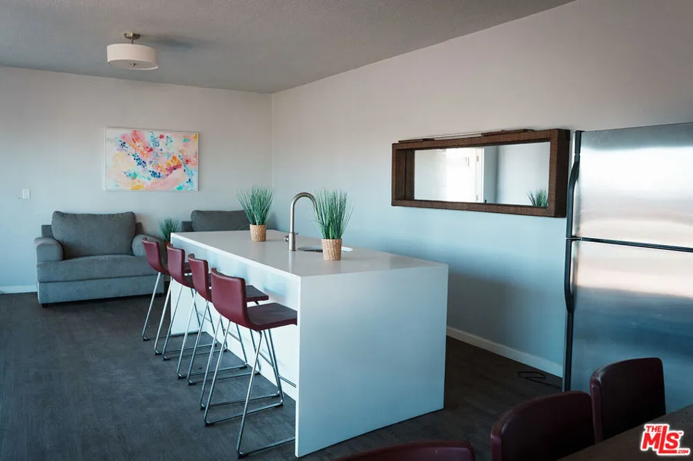 1110 Hacienda Place #207 West Hollywood, CA 90069