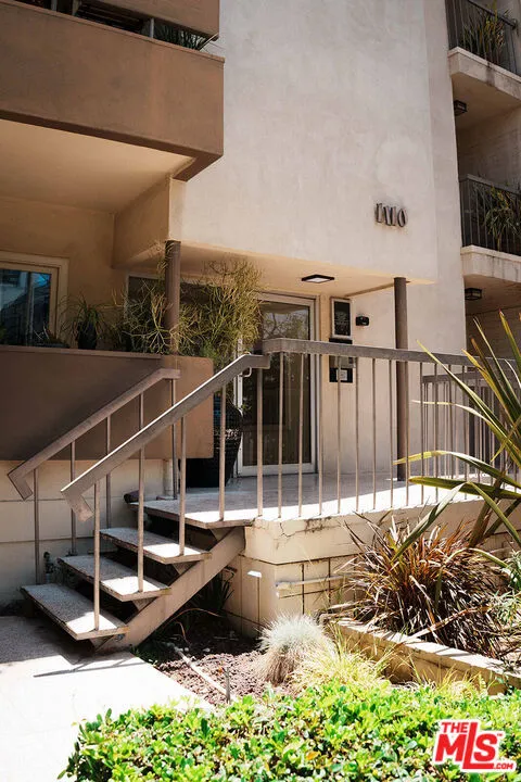 1110 Hacienda Place #207 West Hollywood, CA 90069