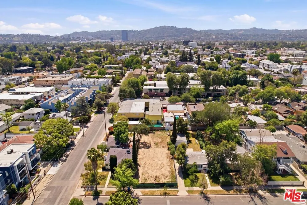 10808 Hartsook Street North Hollywood, CA 91601