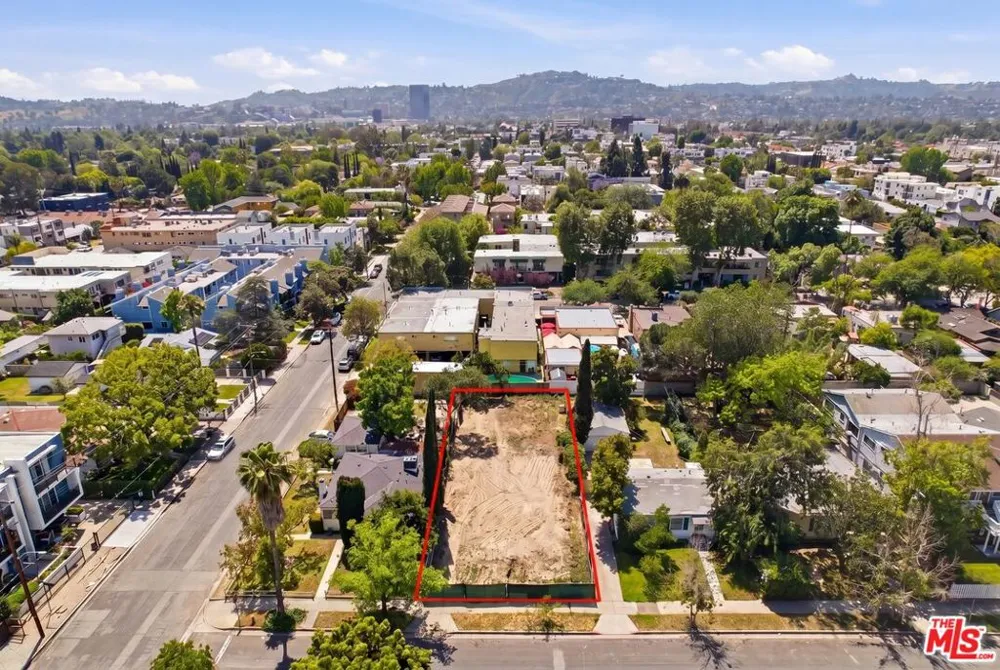 10808 Hartsook Street North Hollywood, CA 91601