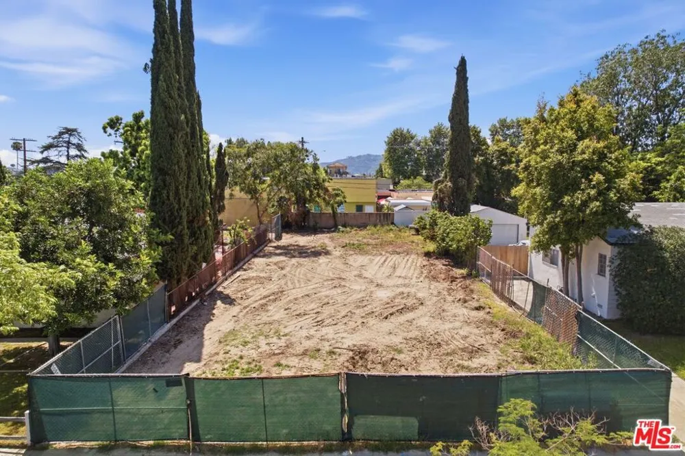 10808 Hartsook Street North Hollywood, CA 91601