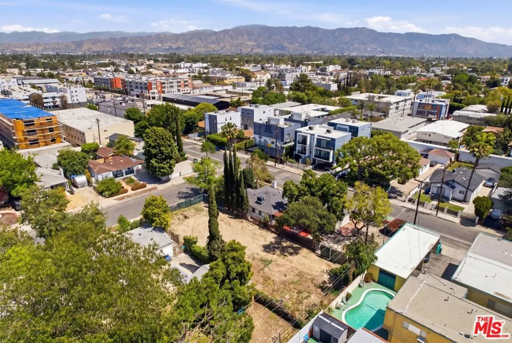 10808 Hartsook Street North Hollywood, CA 91601