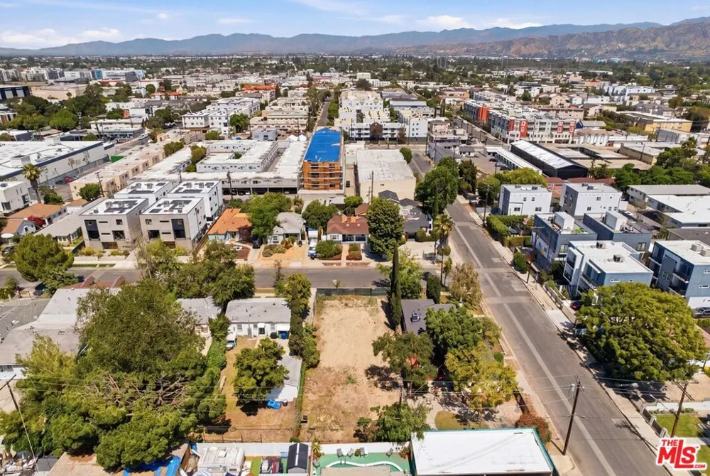 10808 Hartsook Street North Hollywood, CA 91601