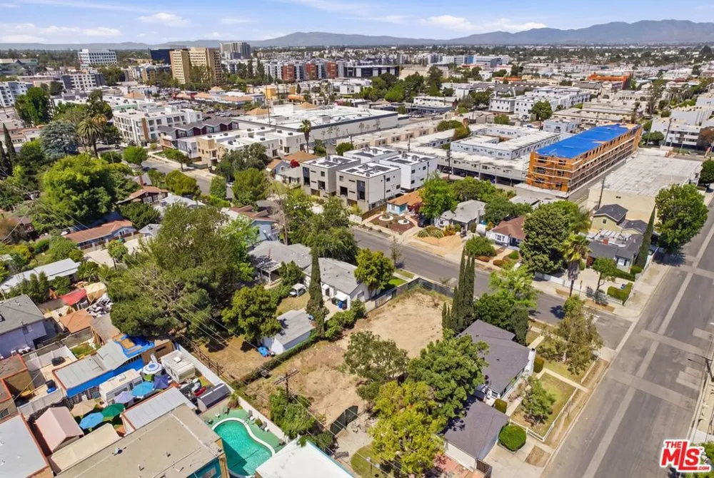 10808 Hartsook Street North Hollywood, CA 91601