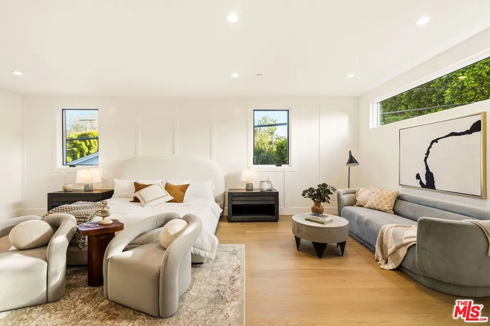 4423 Noble Avenue Sherman Oaks, CA 91403