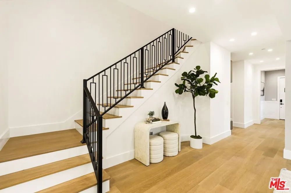 4423 Noble Avenue Sherman Oaks, CA 91403