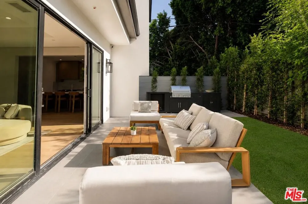 4423 Noble Avenue Sherman Oaks, CA 91403
