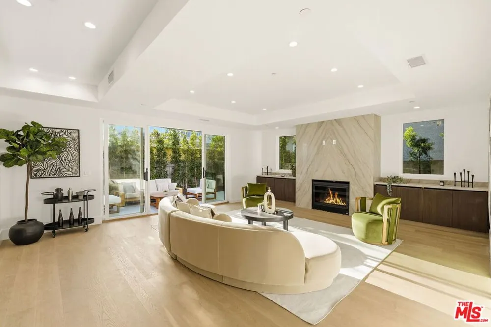 4423 Noble Avenue Sherman Oaks, CA 91403