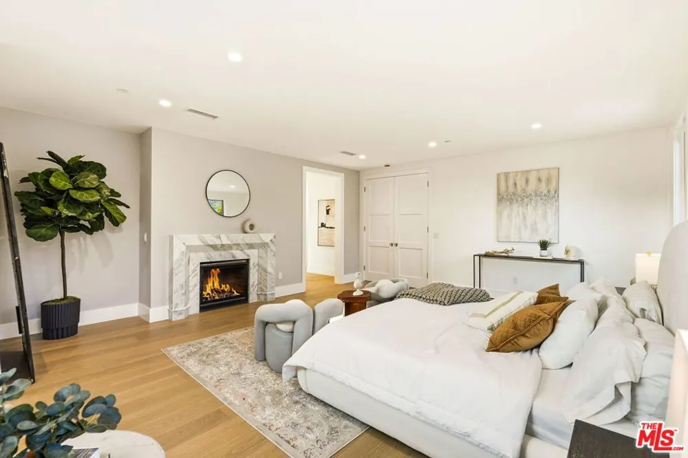 4423 Noble Avenue Sherman Oaks, CA 91403