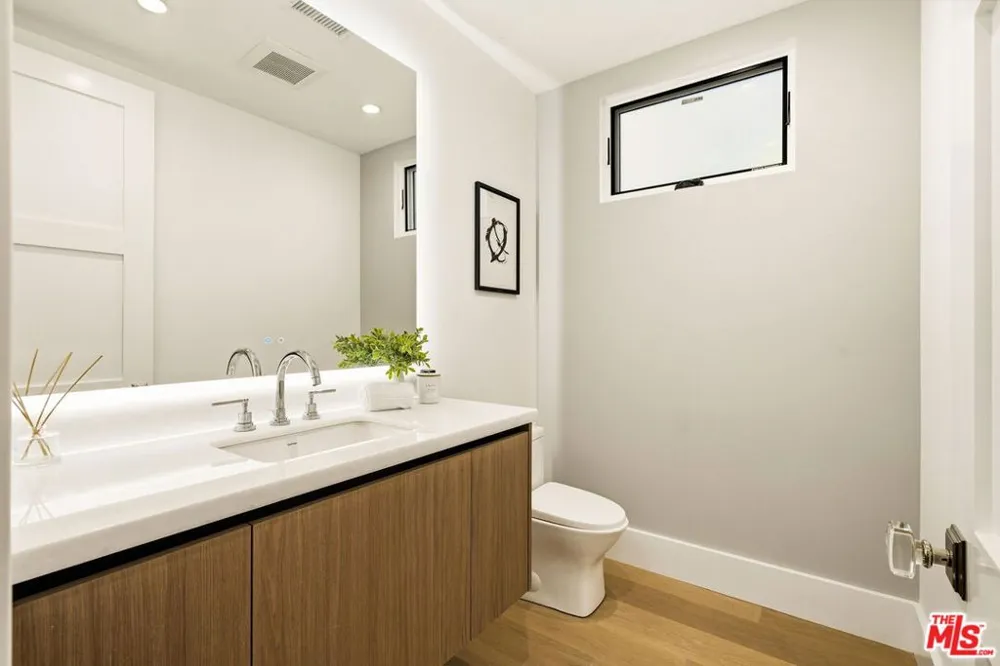 4423 Noble Avenue Sherman Oaks, CA 91403