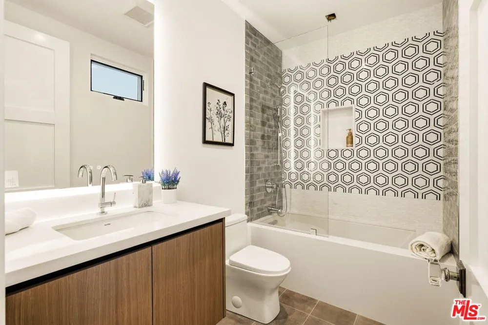 4423 Noble Avenue Sherman Oaks, CA 91403