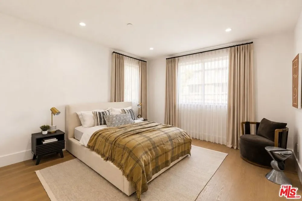 4423 Noble Avenue Sherman Oaks, CA 91403