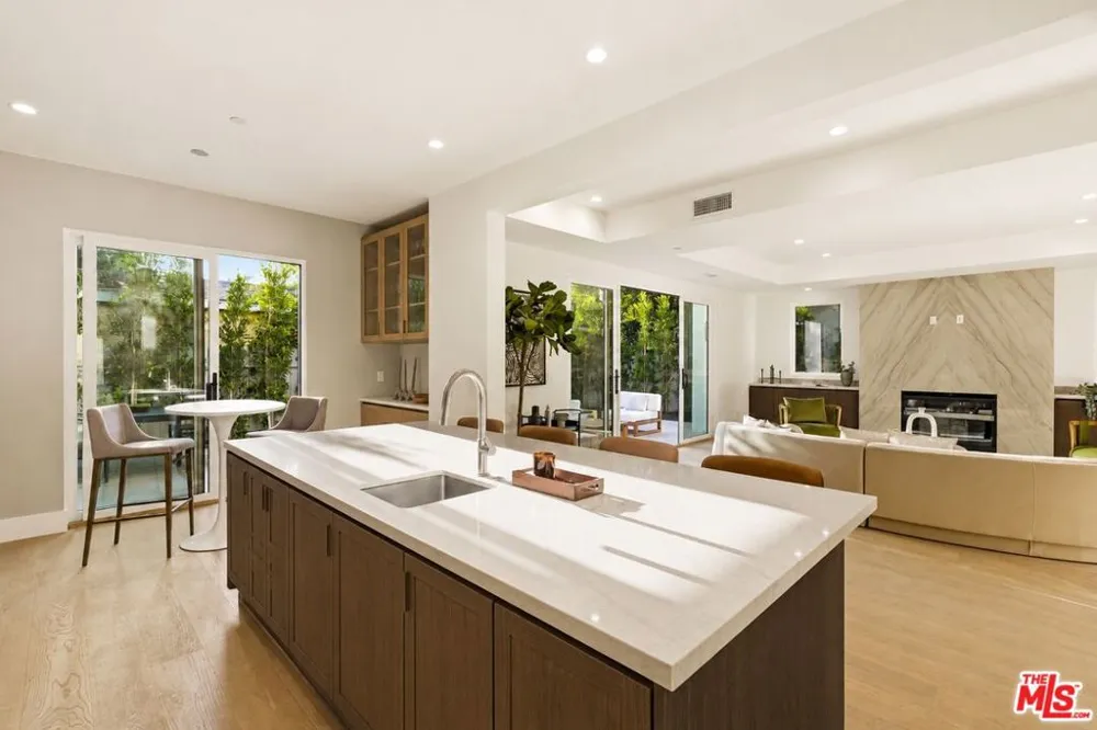4423 Noble Avenue Sherman Oaks, CA 91403