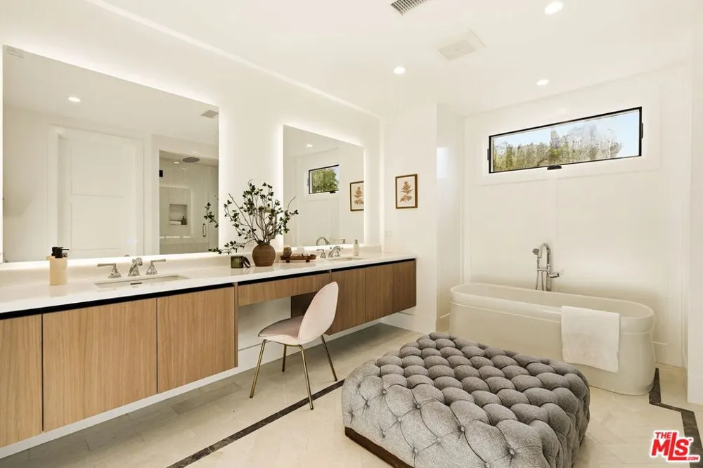 4423 Noble Avenue Sherman Oaks, CA 91403
