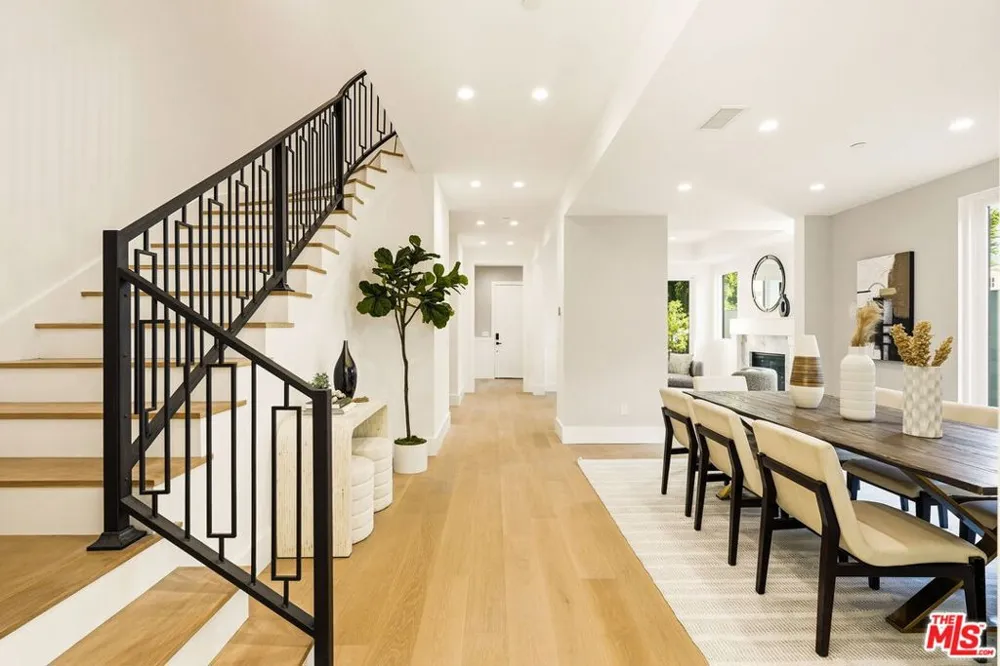 4423 Noble Avenue Sherman Oaks, CA 91403